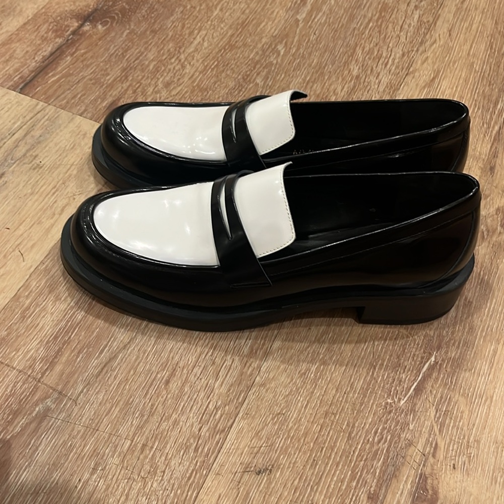 Stuart Weitzman Black and White Women's Loafers - Picture 2 of 8